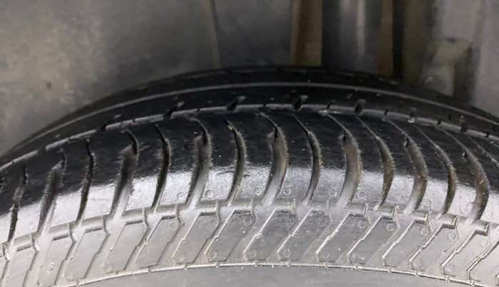 2017 Maruti Swift VXI, Petrol, Manual, 69,042 km, Left Rear Tyre Tread