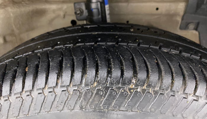 2017 Maruti Swift VXI, Petrol, Manual, 69,042 km, Right Front Tyre Tread