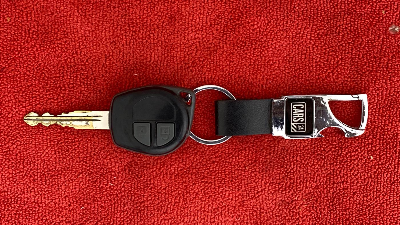 2017 Maruti Swift VXI, Petrol, Manual, 69,042 km, Key Close Up