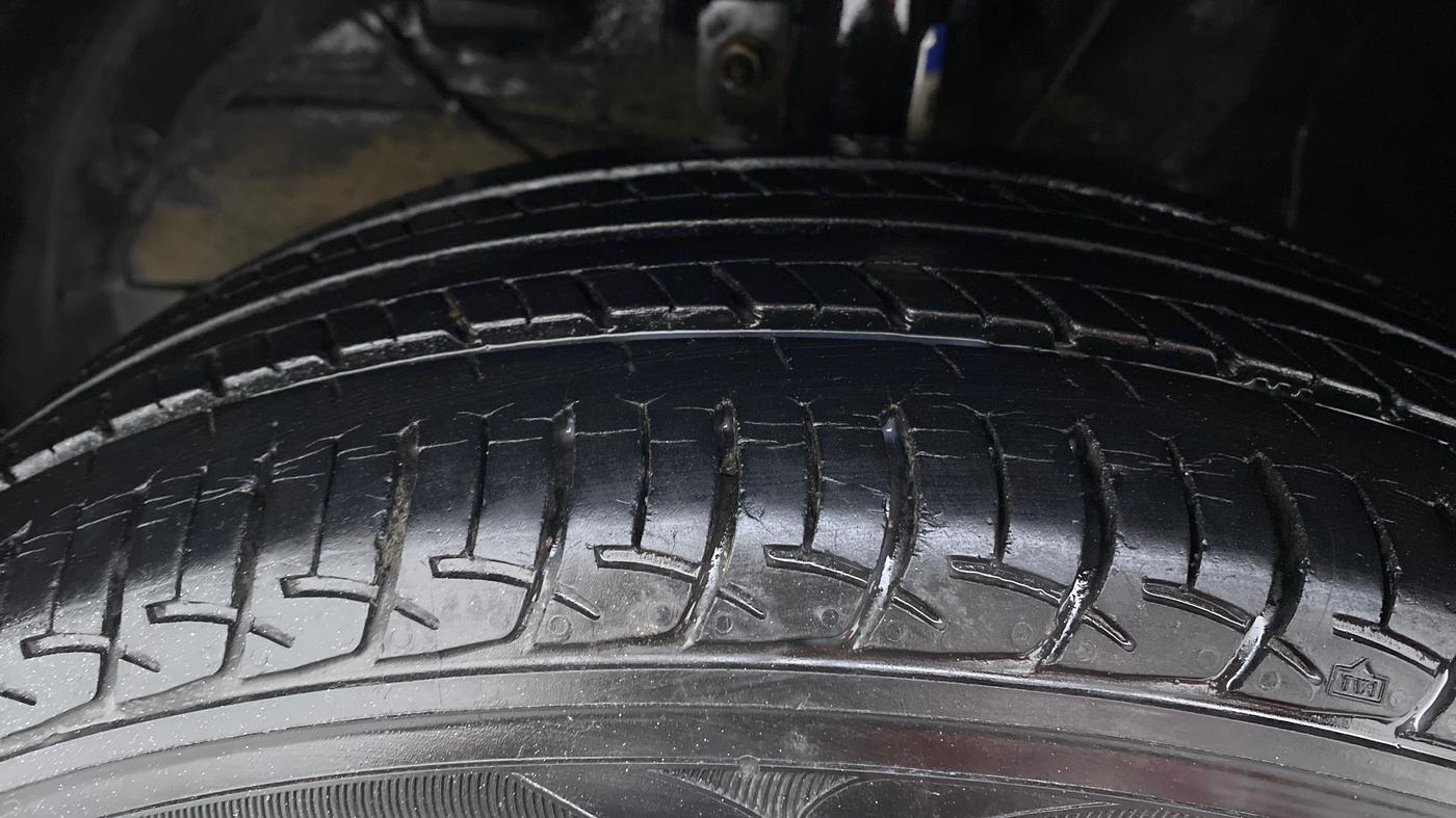 2018 Maruti Baleno DELTA PETROL 1.2, Petrol, Manual, 19,745 km, Left Front Tyre Tread