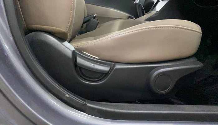 2019 Hyundai Xcent SX 1.2, Petrol, Manual, 70,054 km, Driver Side Adjustment Panel