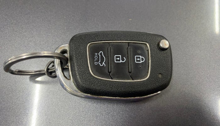 2019 Hyundai Xcent SX 1.2, Petrol, Manual, 70,054 km, Key Close Up