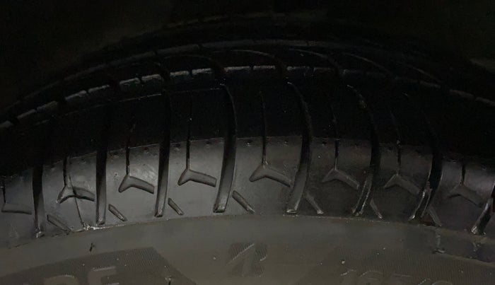 2019 Hyundai Xcent SX 1.2, Petrol, Manual, 70,054 km, Right Front Tyre Tread