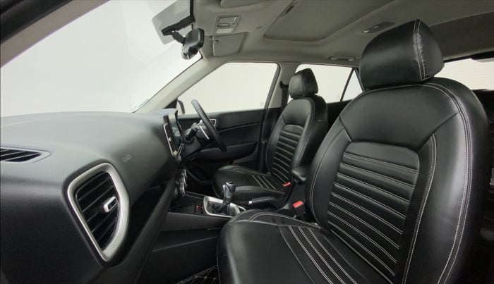 2020 Hyundai VENUE 1.0 TURBO GDI SX+ AT, CNG, Automatic, 65,424 km, Right Side Front Door Cabin