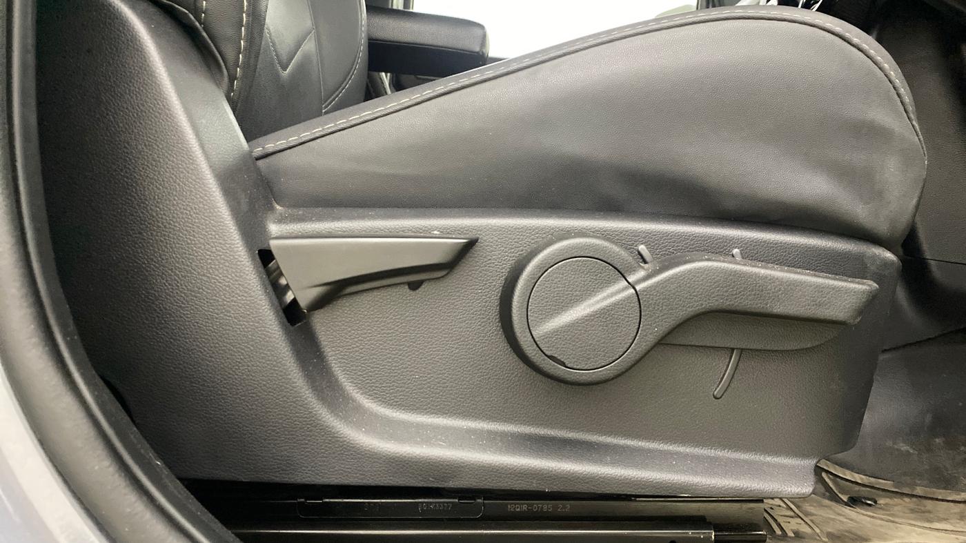2021 Mahindra Thar LX D AT 4WD HT, Diesel, Automatic, 37,661 km, Driver Side Adjustment Panel