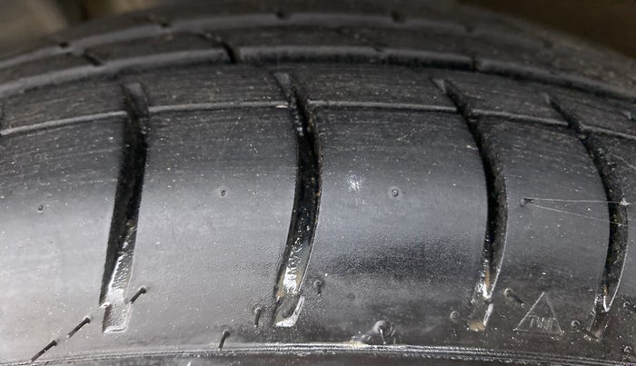 2018 Renault Kwid RXT 1.0 EASY-R AT OPTION, Petrol, Automatic, 45,339 km, Left Front Tyre Tread