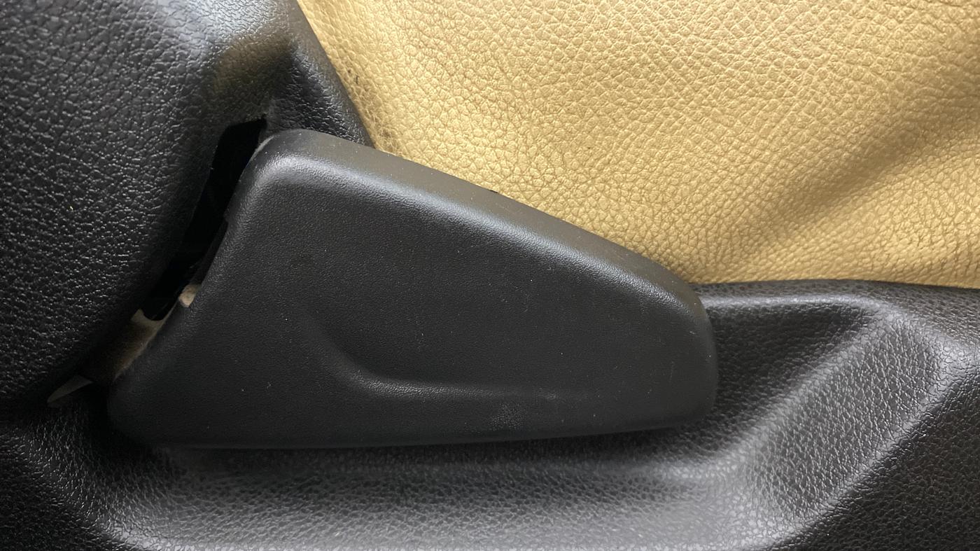 2018 Renault Kwid RXT 1.0 EASY-R AT OPTION, Petrol, Automatic, 45,339 km, Driver Side Adjustment Panel