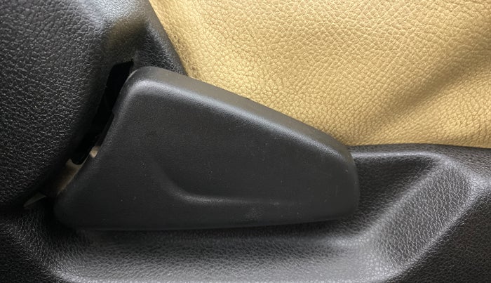 2018 Renault Kwid RXT 1.0 EASY-R AT OPTION, Petrol, Automatic, 45,339 km, Driver Side Adjustment Panel