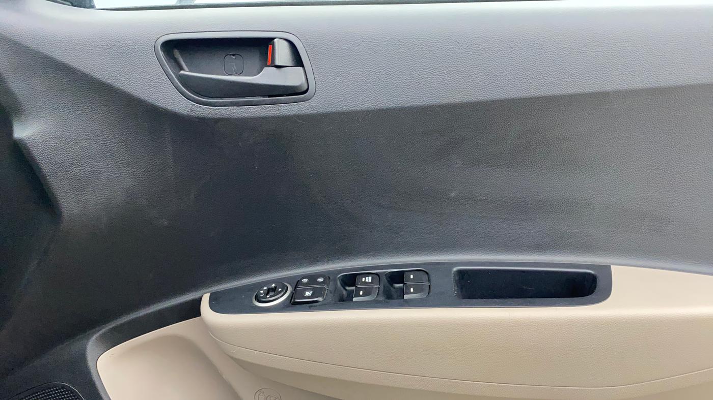 2019 Hyundai Xcent S 1.2, Petrol, Manual, 72,144 km, Driver Side Door Panels Control