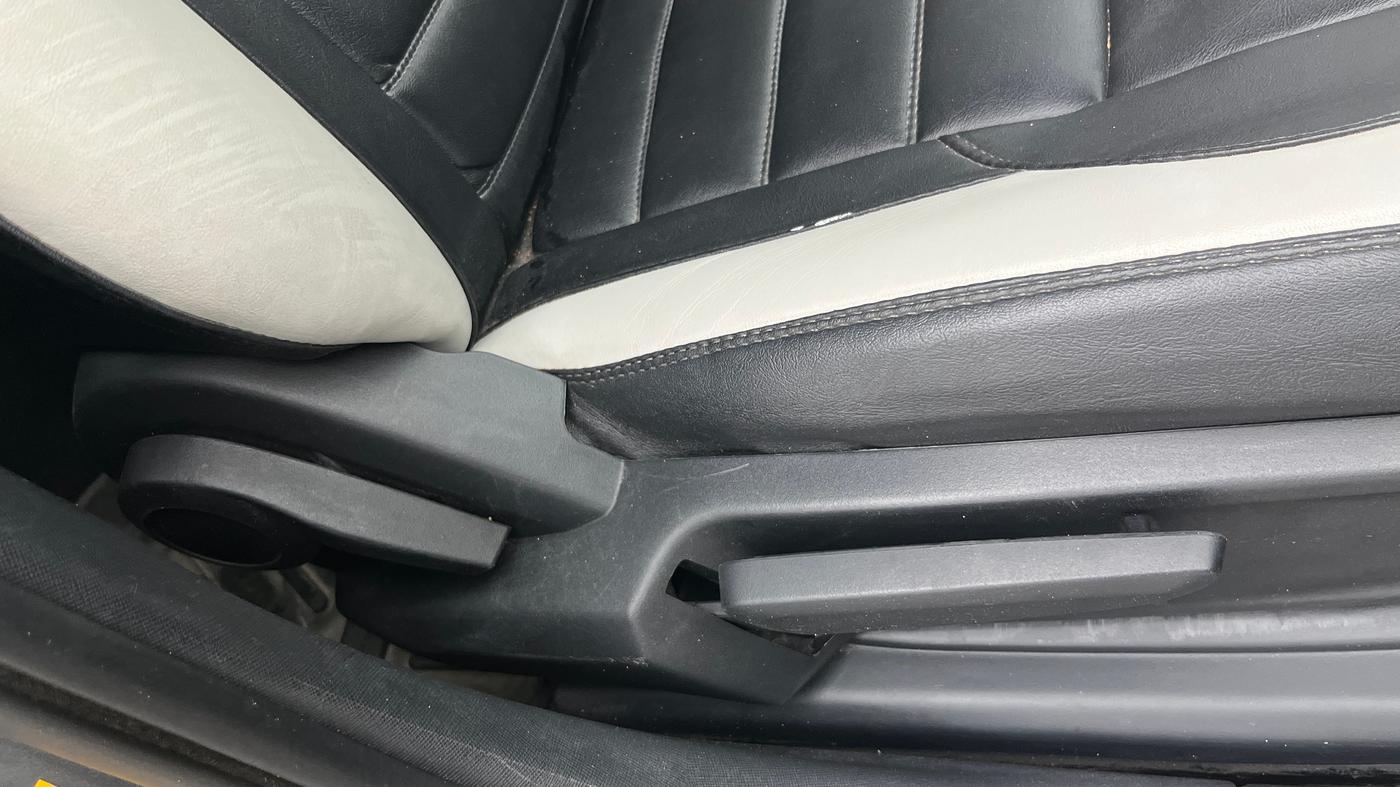 2023 Tata ALTROZ XZ DIESEL, Diesel, Manual, 47,496 km, Driver Side Adjustment Panel