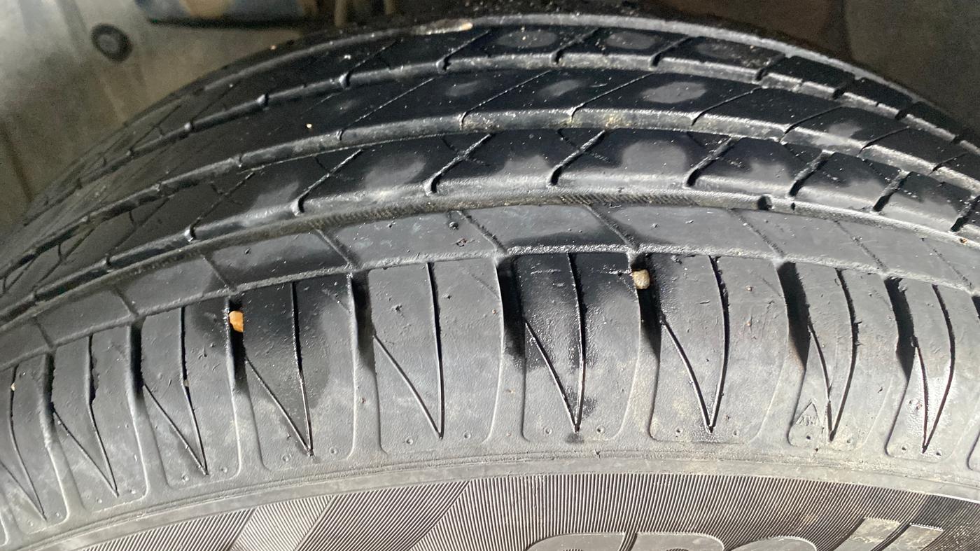 2021 Maruti Vitara Brezza ZXI, Petrol, Manual, 1,00,432 km, Left Front Tyre Tread