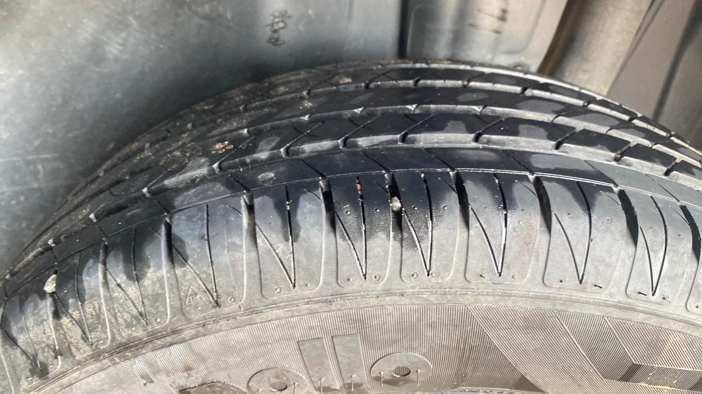 2021 Maruti Vitara Brezza ZXI, Petrol, Manual, 1,00,432 km, Left Rear Tyre Tread