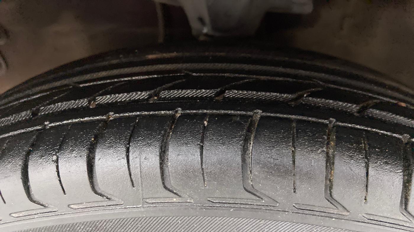 2013 Hyundai i10 SPORTZ 1.2 KAPPA2, Petrol, Manual, 65,313 km, Left Front Tyre Tread