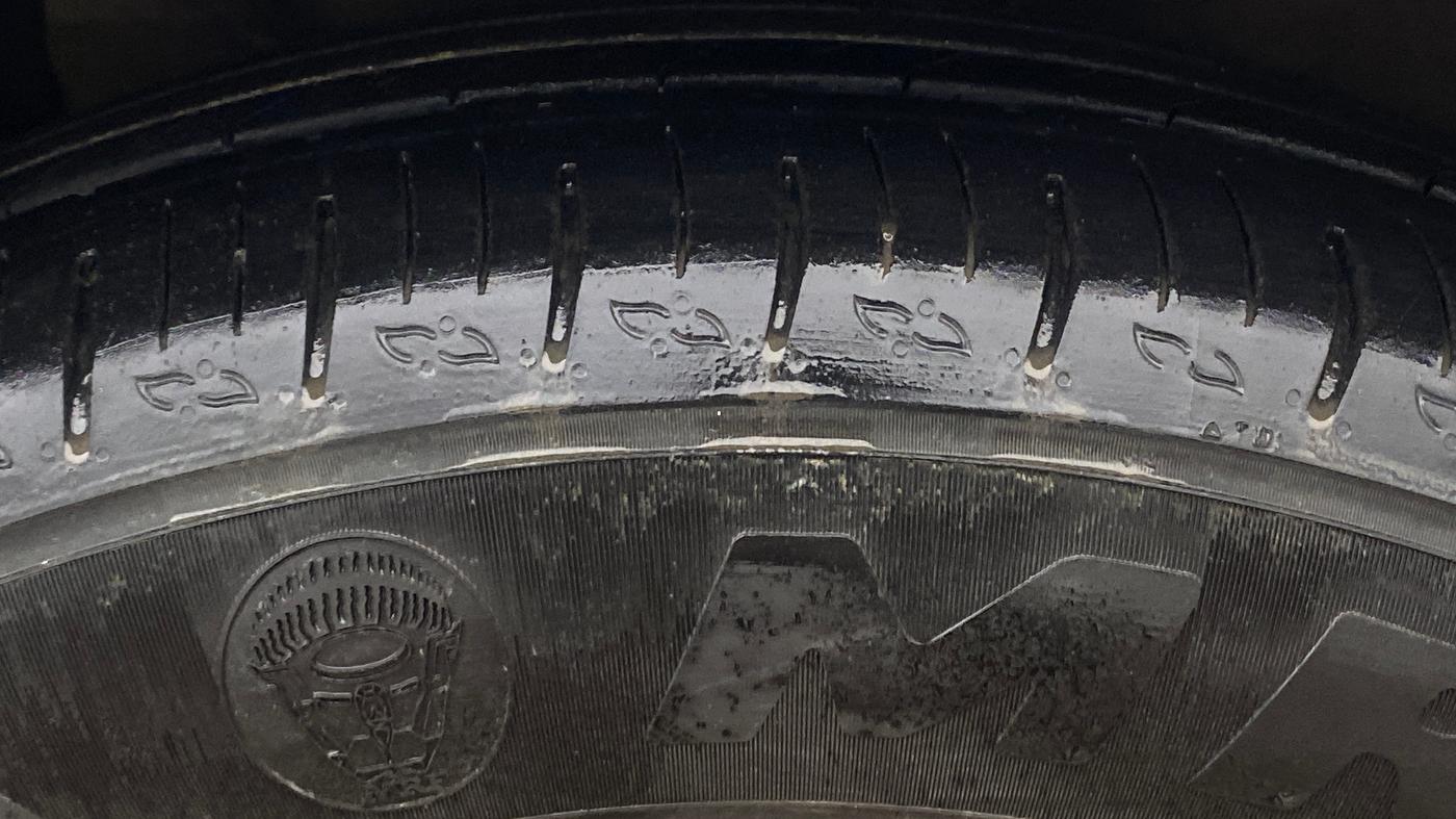 2024 Mahindra XUV700 AX 5 D AT 5 STR, Diesel, Automatic, 28,225 km, Right Front Tyre Tread