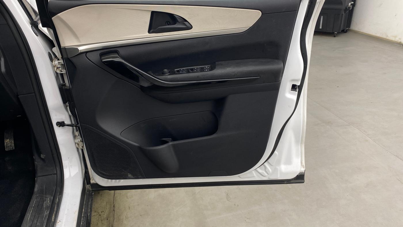 2024 Mahindra XUV700 AX 5 D AT 5 STR, Diesel, Automatic, 28,225 km, Driver Side Door Panels Control