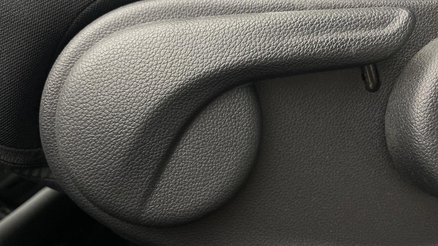 2024 Mahindra XUV700 AX 5 D AT 5 STR, Diesel, Automatic, 28,225 km, Driver Side Adjustment Panel