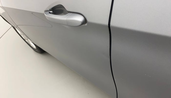 2018 Tata Tiago XZA PETROL, Petrol, Automatic, 49,072 km, Front passenger door - Slightly dented