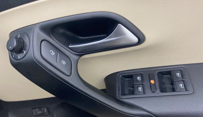 2018 Volkswagen Vento HIGHLINE PLUS 1.5 AT 16 ALLOY, Diesel, Automatic, 57,330 km, Driver Side Door Panels Control