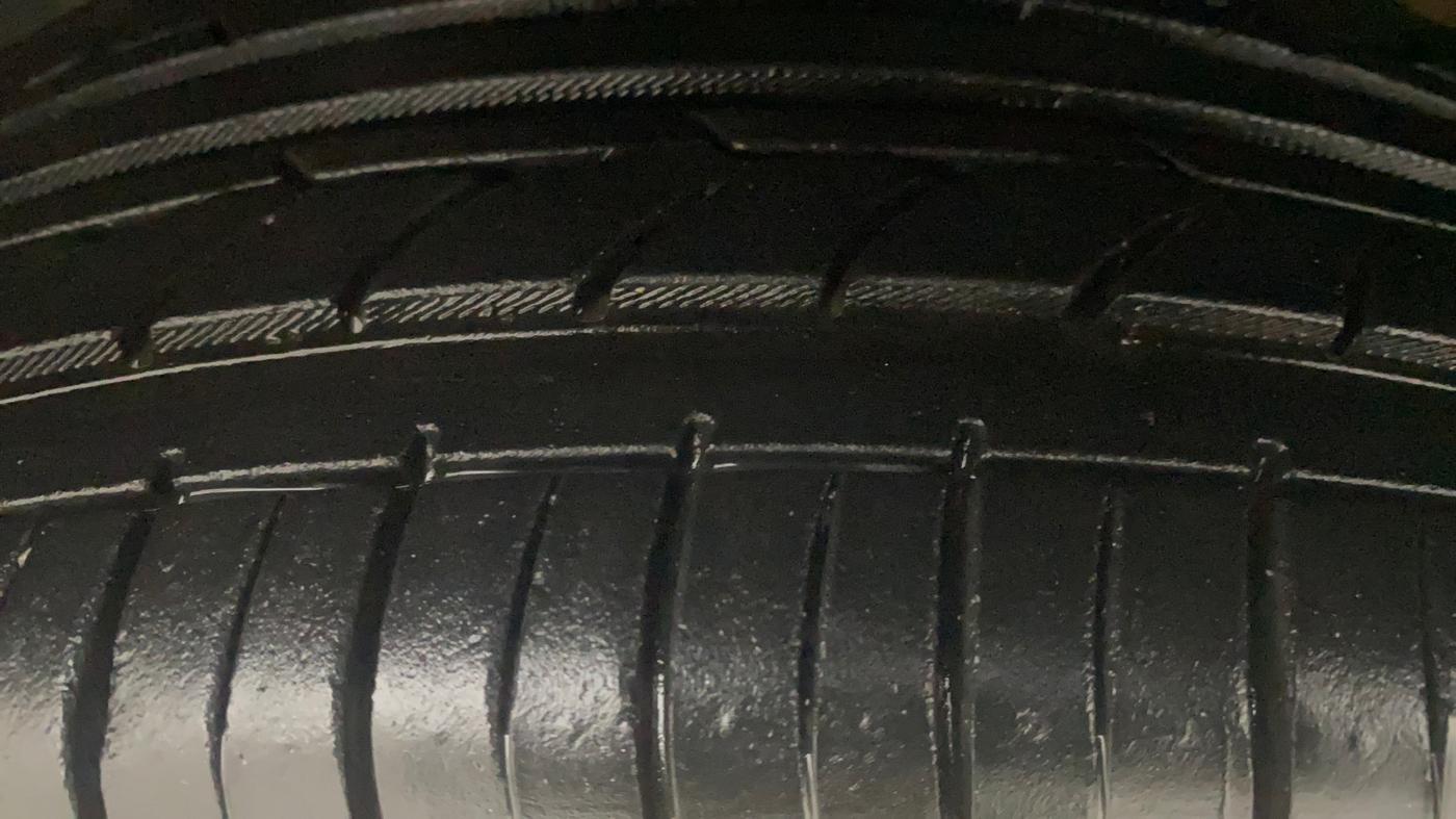 2018 Volkswagen Vento HIGHLINE PLUS 1.5 AT 16 ALLOY, Diesel, Automatic, 57,330 km, Left Front Tyre Tread