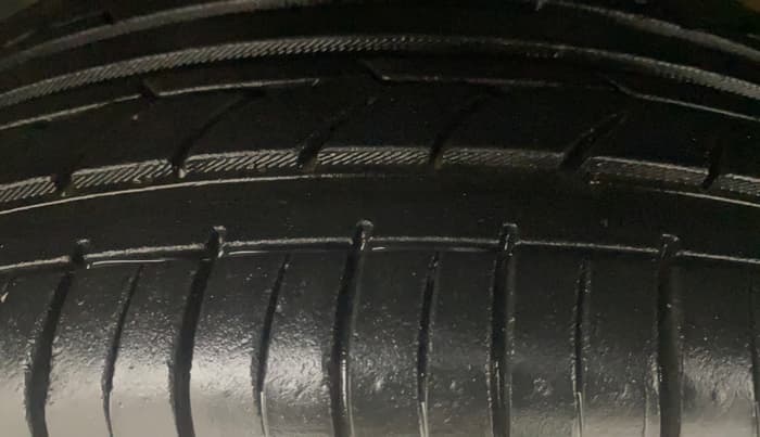 2018 Volkswagen Vento HIGHLINE PLUS 1.5 AT 16 ALLOY, Diesel, Automatic, 57,330 km, Left Front Tyre Tread