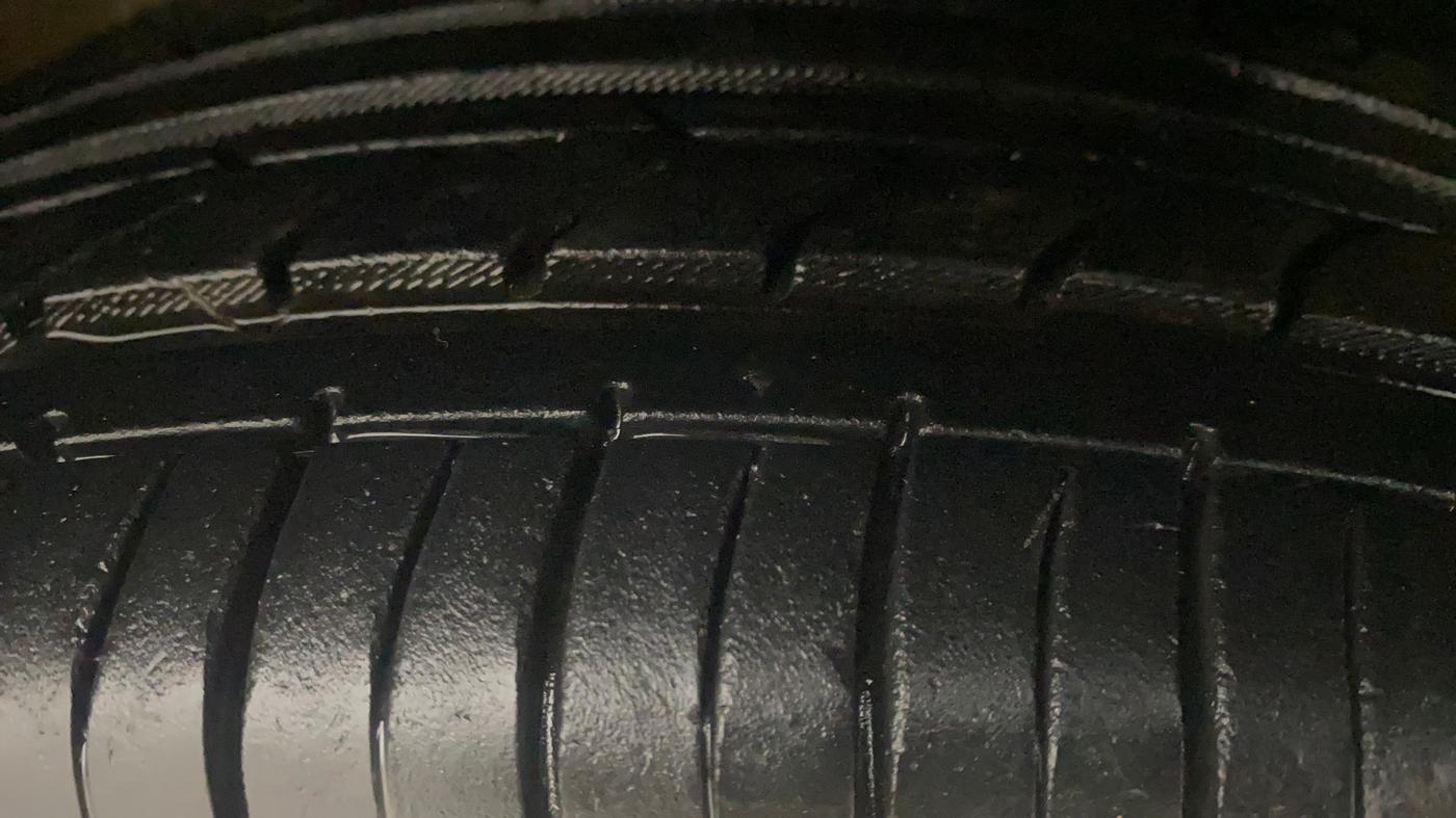2018 Volkswagen Vento HIGHLINE PLUS 1.5 AT 16 ALLOY, Diesel, Automatic, 57,330 km, Right Front Tyre Tread