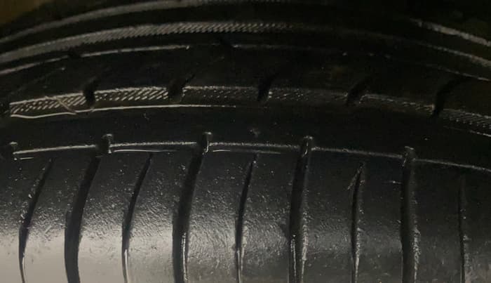 2018 Volkswagen Vento HIGHLINE PLUS 1.5 AT 16 ALLOY, Diesel, Automatic, 57,330 km, Right Front Tyre Tread