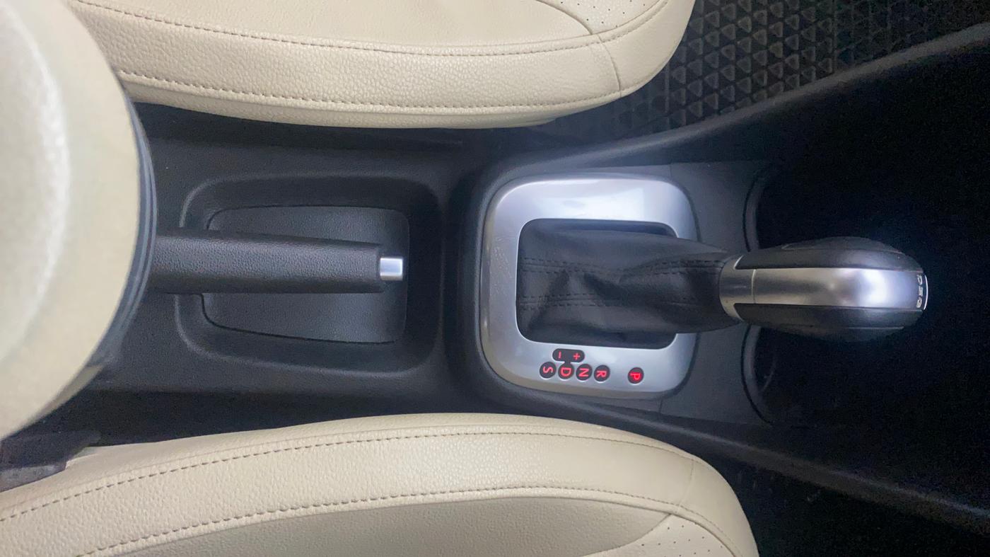 2018 Volkswagen Vento HIGHLINE PLUS 1.5 AT 16 ALLOY, Diesel, Automatic, 57,330 km, Gear Lever