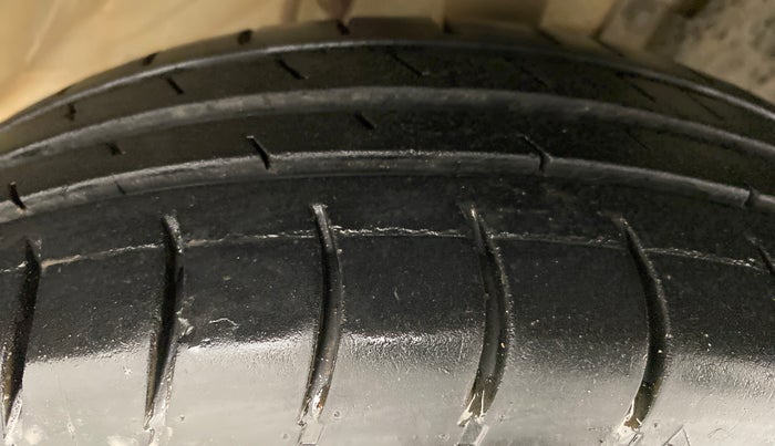 2016 Datsun Go Plus T, Petrol, Manual, 52,915 km, Right Front Tyre Tread