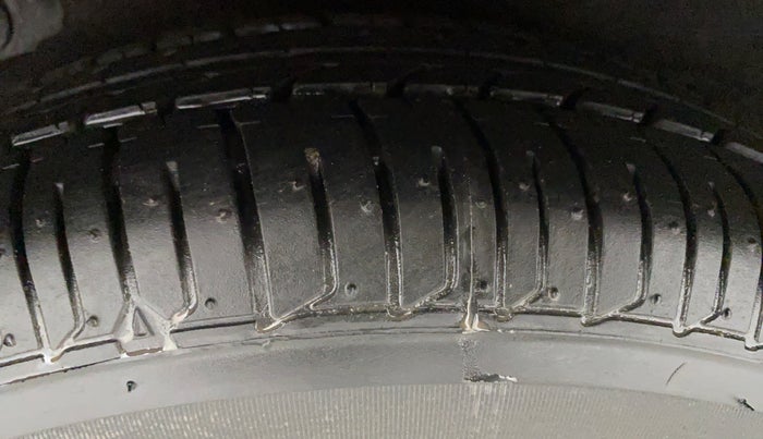 2011 Hyundai i10 MAGNA 1.2 KAPPA2, Petrol, Manual, 32,648 km, Right Rear Tyre Tread