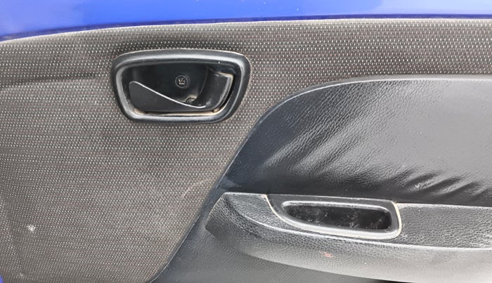 2014 Tata Nano TWIST XT, Petrol, Manual, 82,217 km, Driver Side Door Panels Control