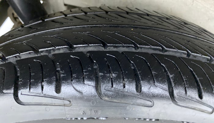 2015 Maruti Wagon R 1.0 VXI, Petrol, Manual, 33,916 km, Right Rear Tyre Tread