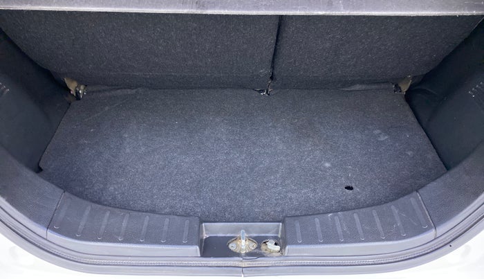 2015 Maruti Wagon R 1.0 VXI, Petrol, Manual, 33,916 km, Boot Inside