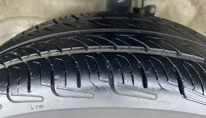 2015 Maruti Wagon R 1.0 VXI, Petrol, Manual, 33,916 km, Left Front Tyre Tread