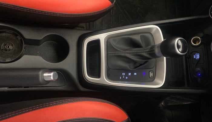 2021 Hyundai VENUE SX PLUS 1.0 TURBO DCT, Petrol, Automatic, 41,796 km, Gear Lever