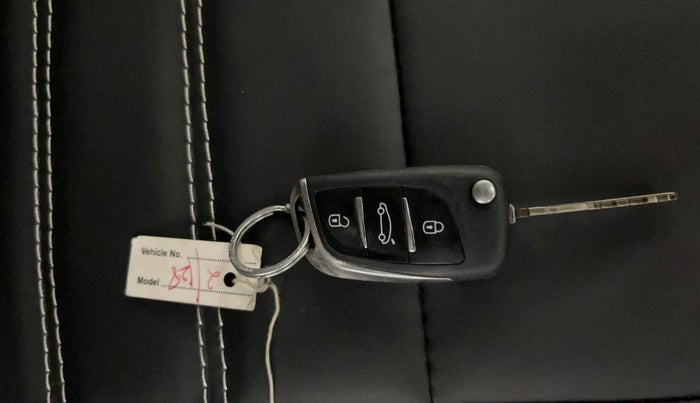 2019 Maruti Baleno DELTA PETROL 1.2, Petrol, Manual, 67,534 km, Key Close Up