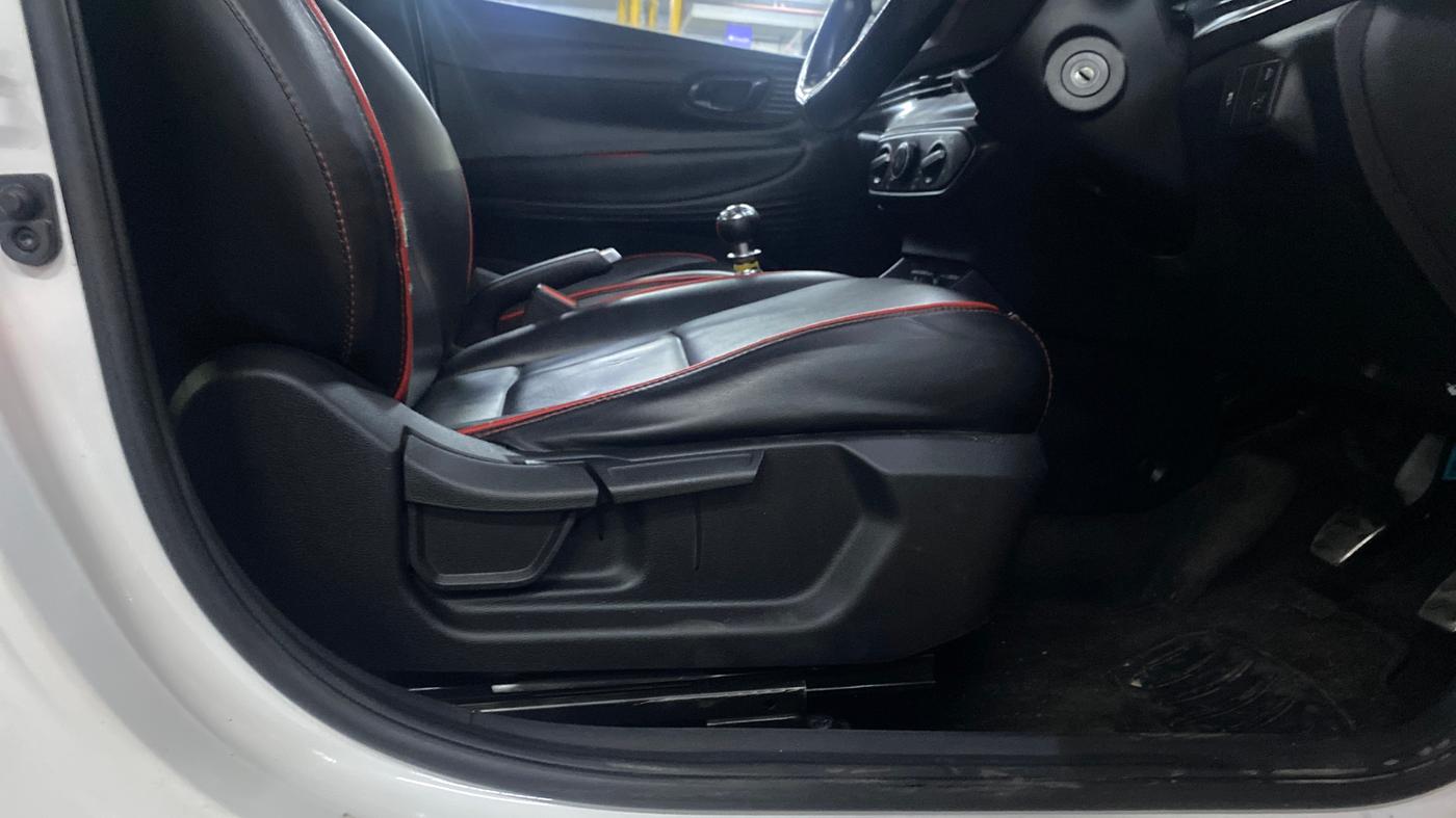 2022 Hyundai NEW I20 N LINE N6 1.0 TURBO GDI IMT, Petrol, Manual, 74,201 km, Driver Side Adjustment Panel
