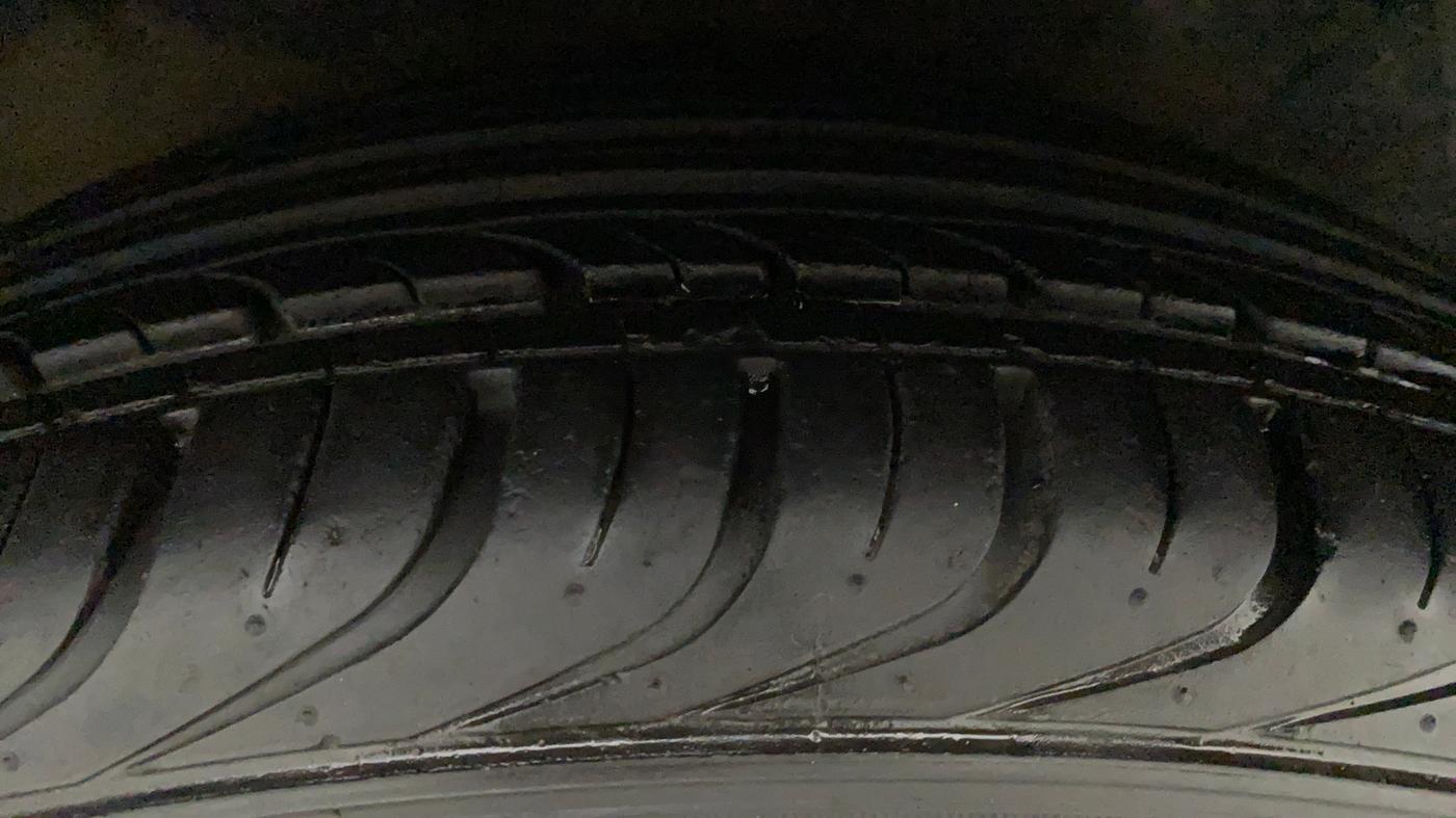 2013 Hyundai i20 MAGNA 1.2, Petrol, Manual, 61,058 km, Right Rear Tyre Tread