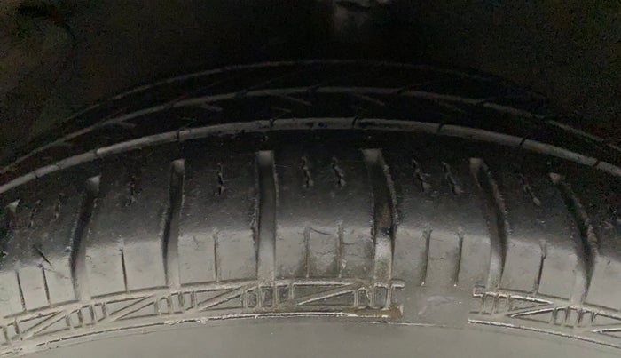 2013 Hyundai i20 MAGNA 1.2, Petrol, Manual, 61,058 km, Left Front Tyre Tread