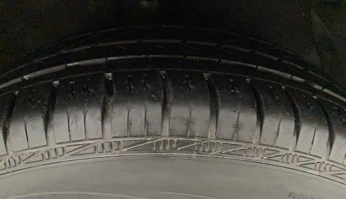 2013 Hyundai i20 MAGNA 1.2, Petrol, Manual, 61,058 km, Right Front Tyre Tread