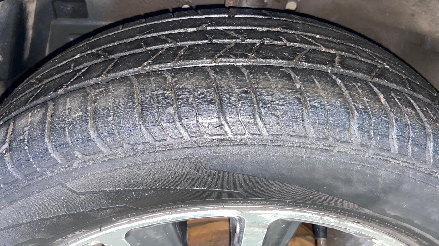 2019 Maruti Ciaz SIGMA 1.5 SHVS MT  PETROL, CNG, Manual, 1,07,663 km, Left Front Tyre Tread
