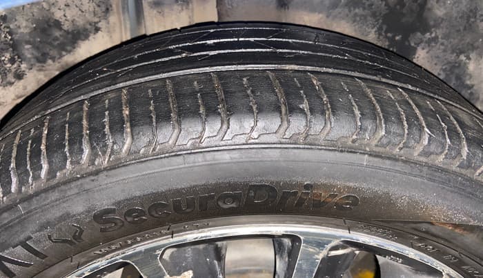 2019 Maruti Ciaz SIGMA 1.5 SHVS MT  PETROL, CNG, Manual, 1,07,641 km, Right Rear Tyre Tread