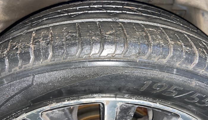 2019 Maruti Ciaz SIGMA 1.5 SHVS MT  PETROL, CNG, Manual, 1,07,641 km, Right Front Tyre Tread