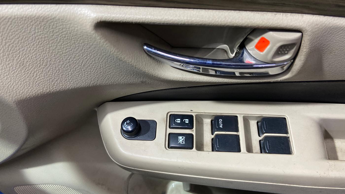 2019 Maruti Ciaz SIGMA 1.5 SHVS MT  PETROL, CNG, Manual, 1,07,663 km, Driver Side Door Panels Control