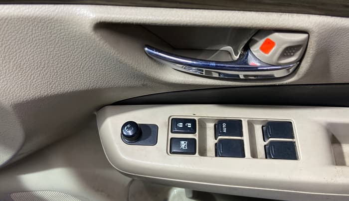 2019 Maruti Ciaz SIGMA 1.5 SHVS MT  PETROL, CNG, Manual, 1,07,641 km, Driver Side Door Panels Control