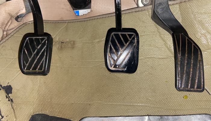 2019 Maruti Ciaz SIGMA 1.5 SHVS MT  PETROL, CNG, Manual, 1,07,641 km, Pedals