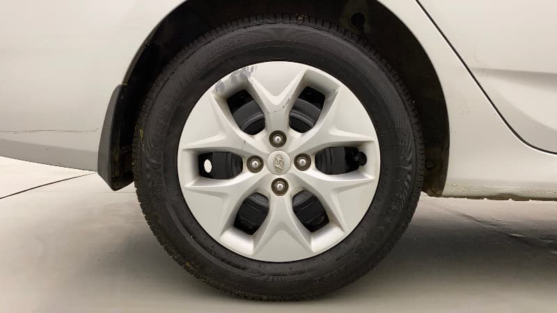 2016 Hyundai Verna FLUIDIC 4S 1.6 VTVT S, Petrol, Manual, 62,799 km, Right Rear Wheel