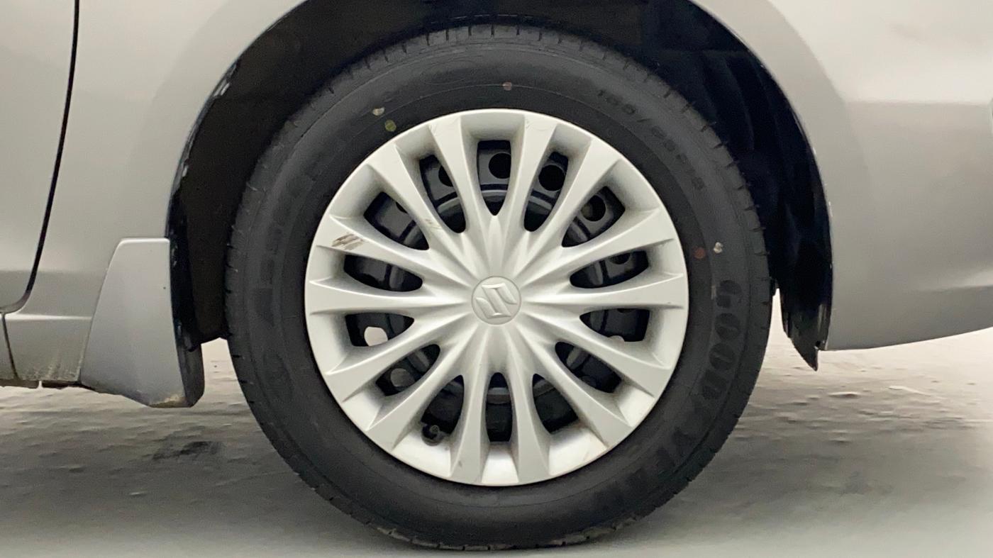 2015 Maruti Ciaz VXI PLUS, Petrol, Manual, 56,914 km, Right Front Wheel