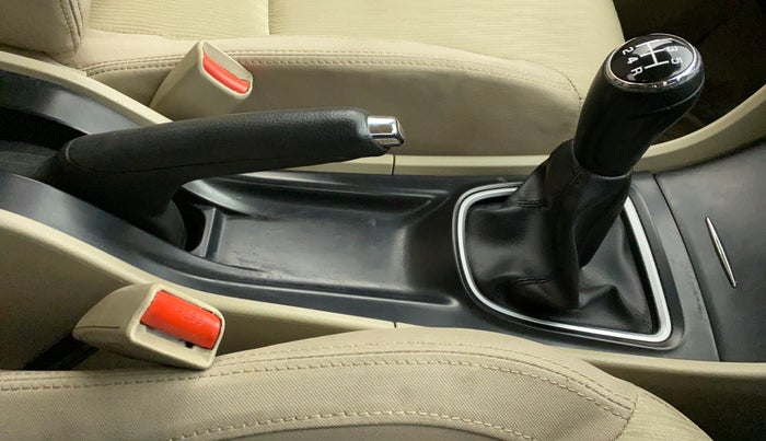 2015 Maruti Ciaz VXI PLUS, Petrol, Manual, 56,914 km, Gear Lever