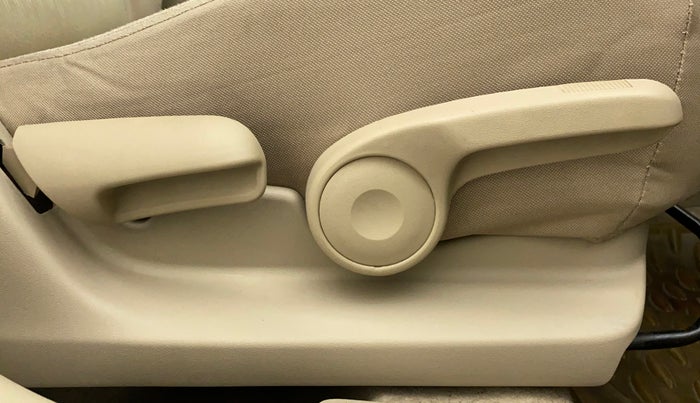 2015 Maruti Ciaz VXI PLUS, Petrol, Manual, 56,914 km, Driver Side Adjustment Panel