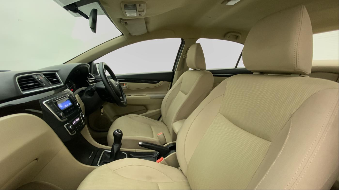 2015 Maruti Ciaz VXI PLUS, Petrol, Manual, 56,914 km, Right Side Front Door Cabin
